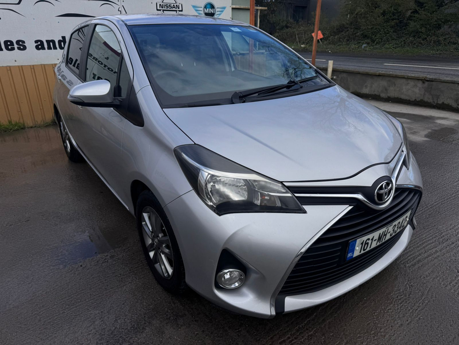 2016 Toyota Yaris - image 5