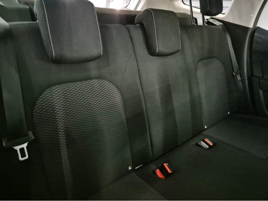 2019 Dacia Duster - image 11