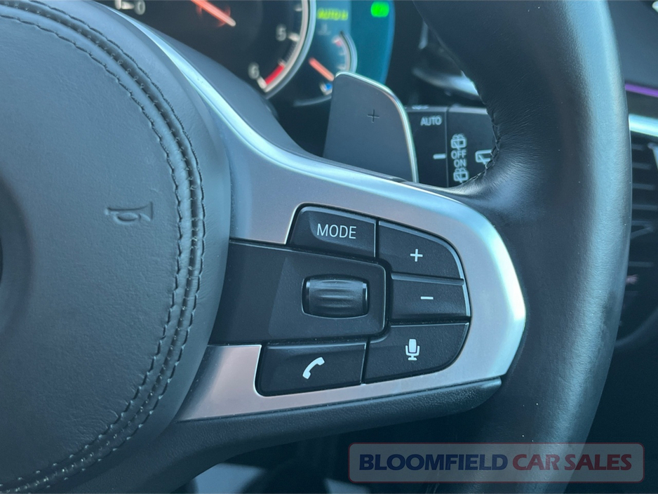 2017 BMW 5 Series - image 22