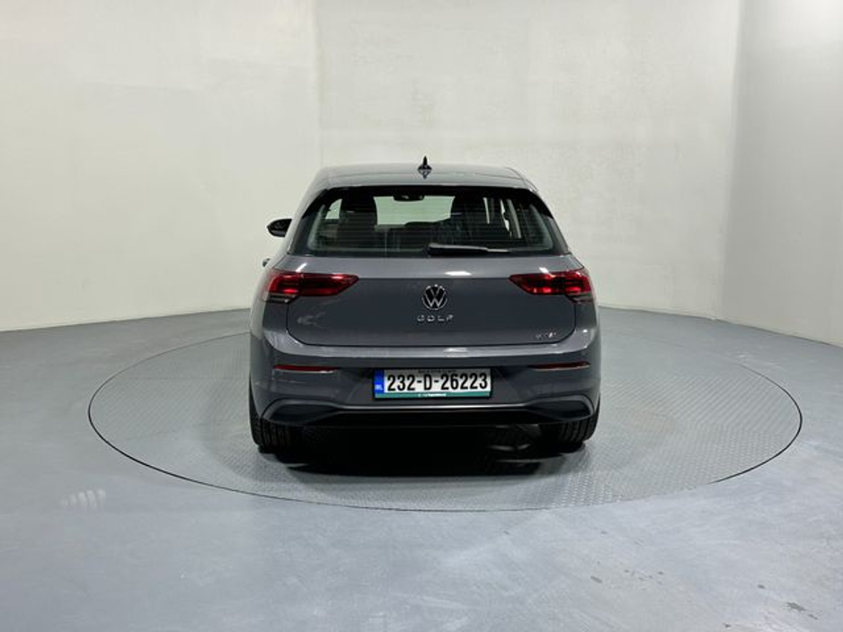 2023 Volkswagen Golf - image 5