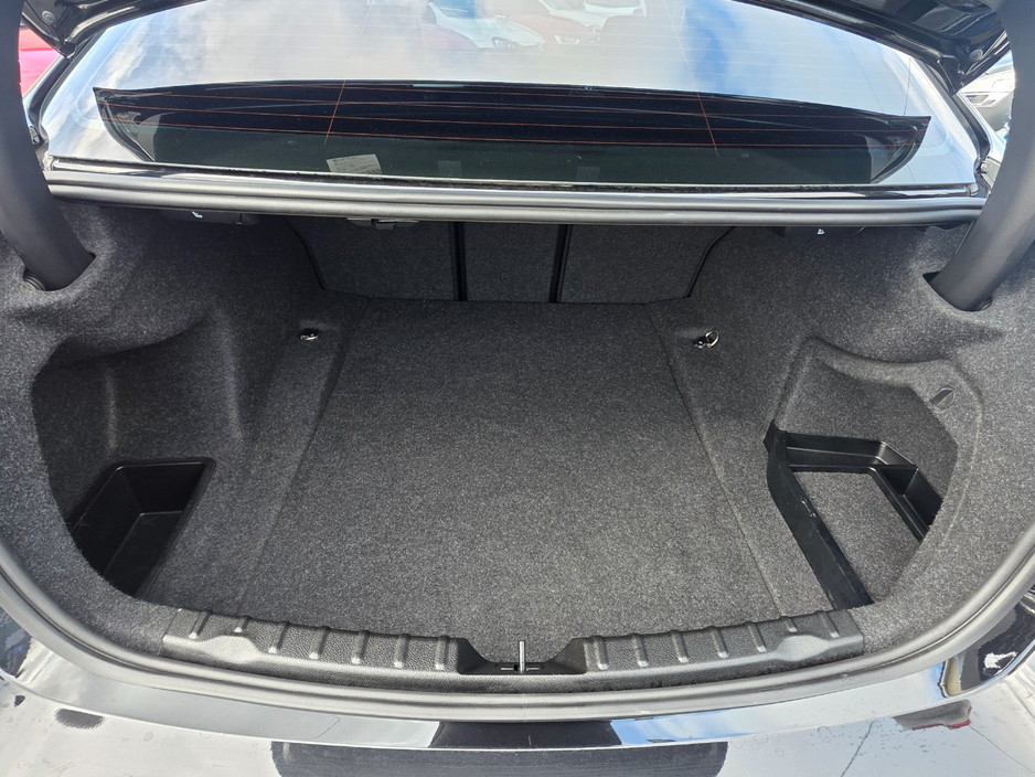 2017 BMW 3 Series - image 13