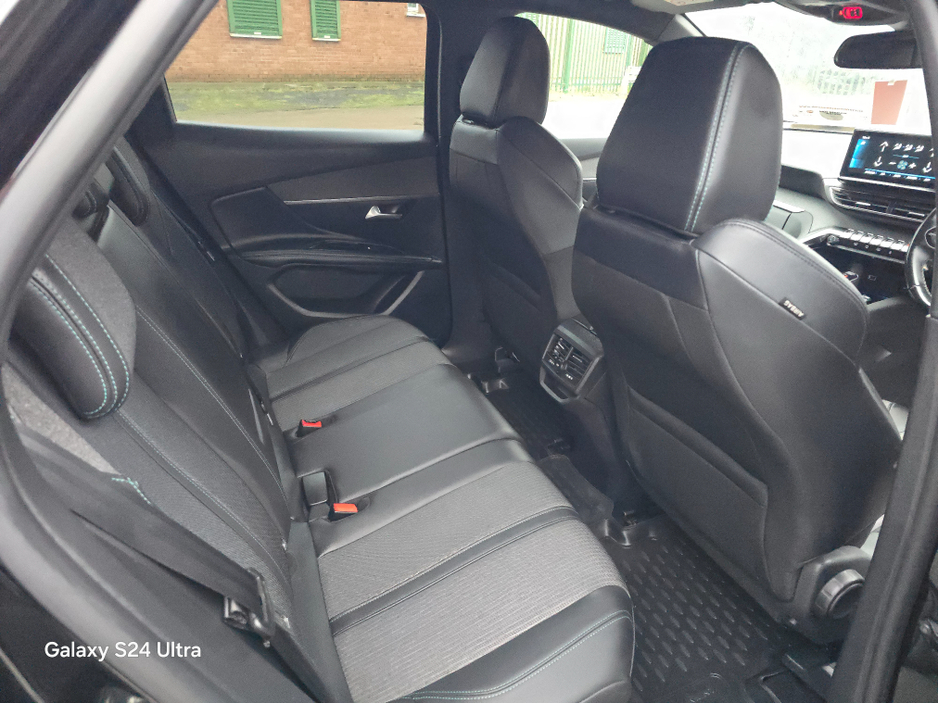 2023 Peugeot 3008 - image 9