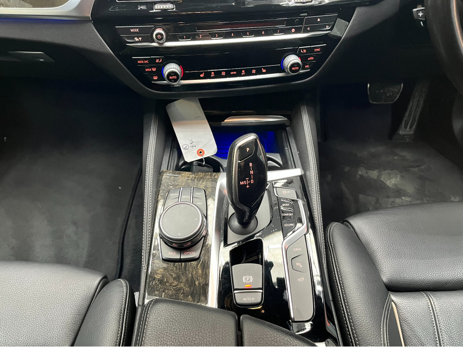 2019 BMW 5 Series - image 24