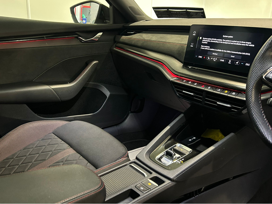 2021 Skoda Octavia - image 3