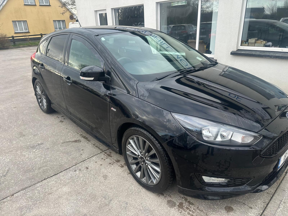 2018 Ford Focus - image 11