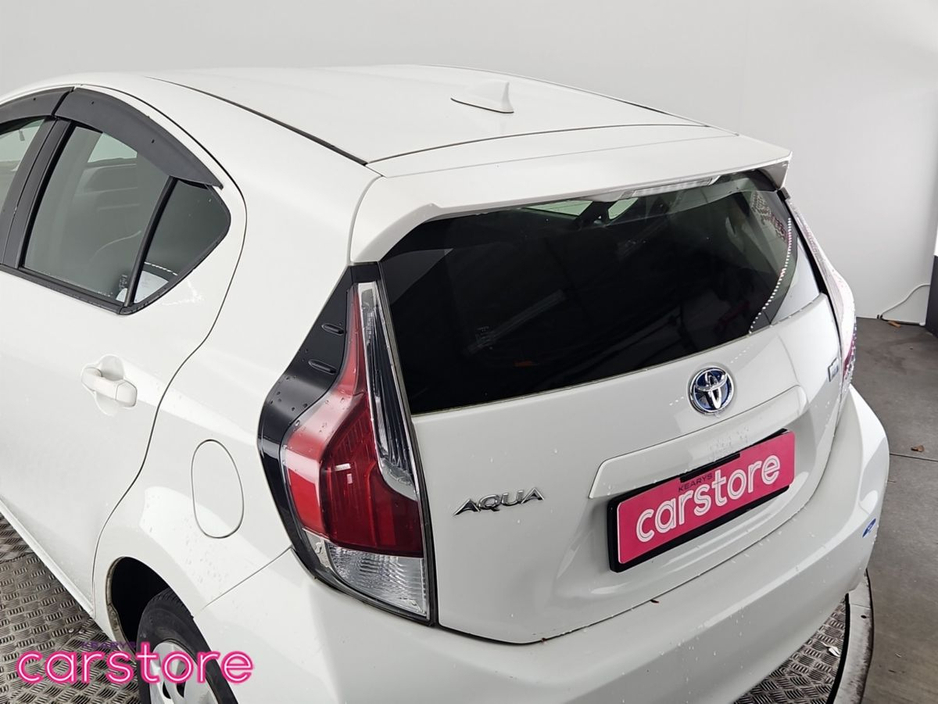 2016 Toyota Aqua - image 15