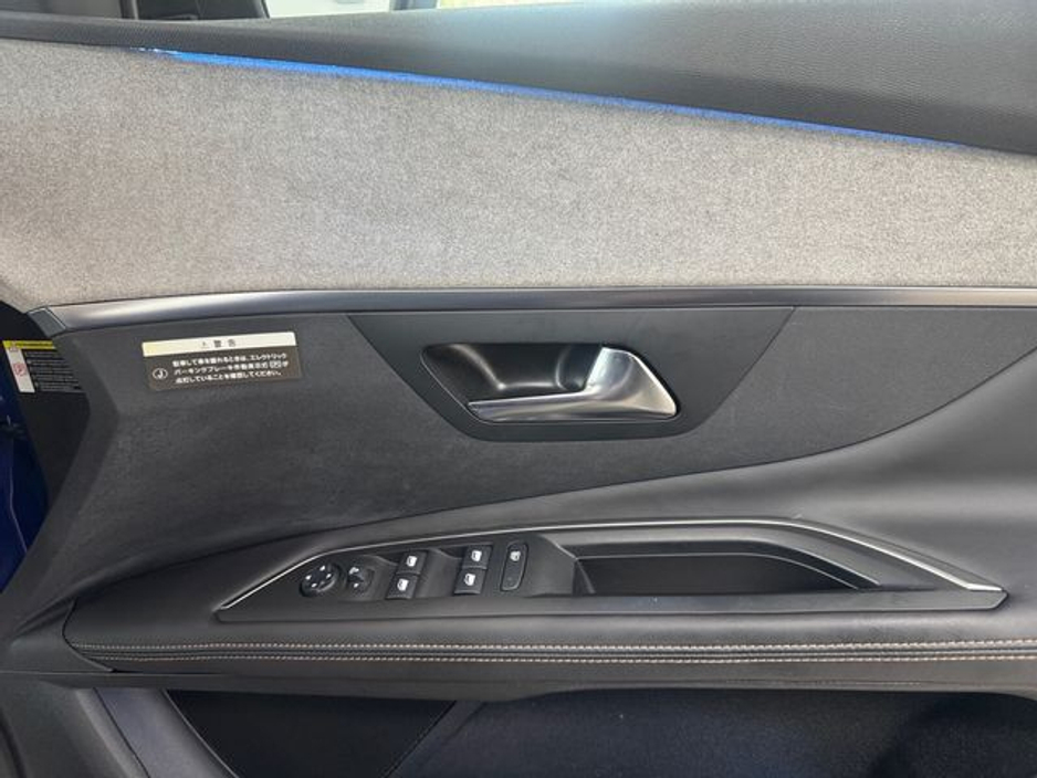 2018 Peugeot 3008 - image 12