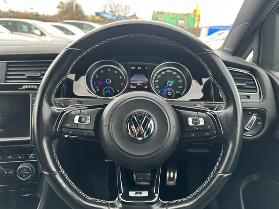 2014 Volkswagen Golf - image 16