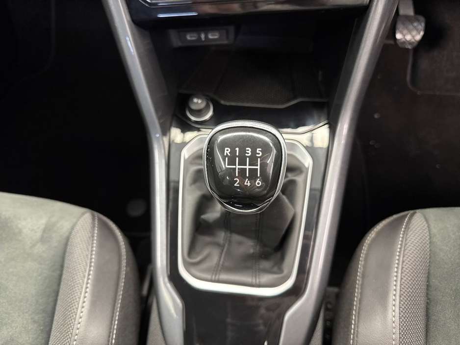 2024 Volkswagen T-Roc - image 16