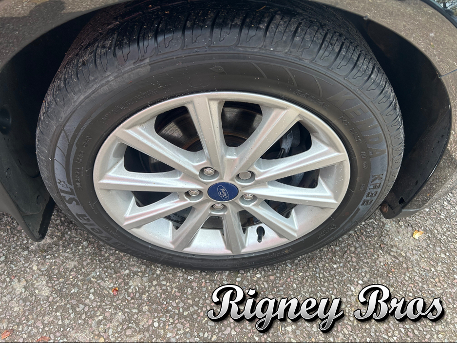 2017 Ford Focus - image 17