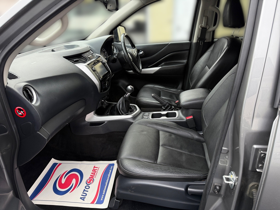 2019 Nissan Navara TEKNA 2.3 DCI 190 **FULLY KITTED**NO VAT**FSH**MINT**ONE UK OWNER** €22,450