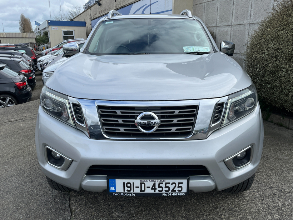 2019 Nissan Navara - image 3