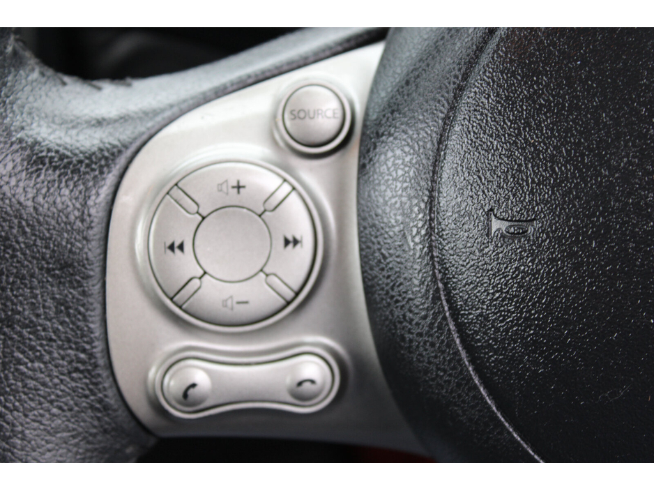 2016 Nissan Micra - image 17