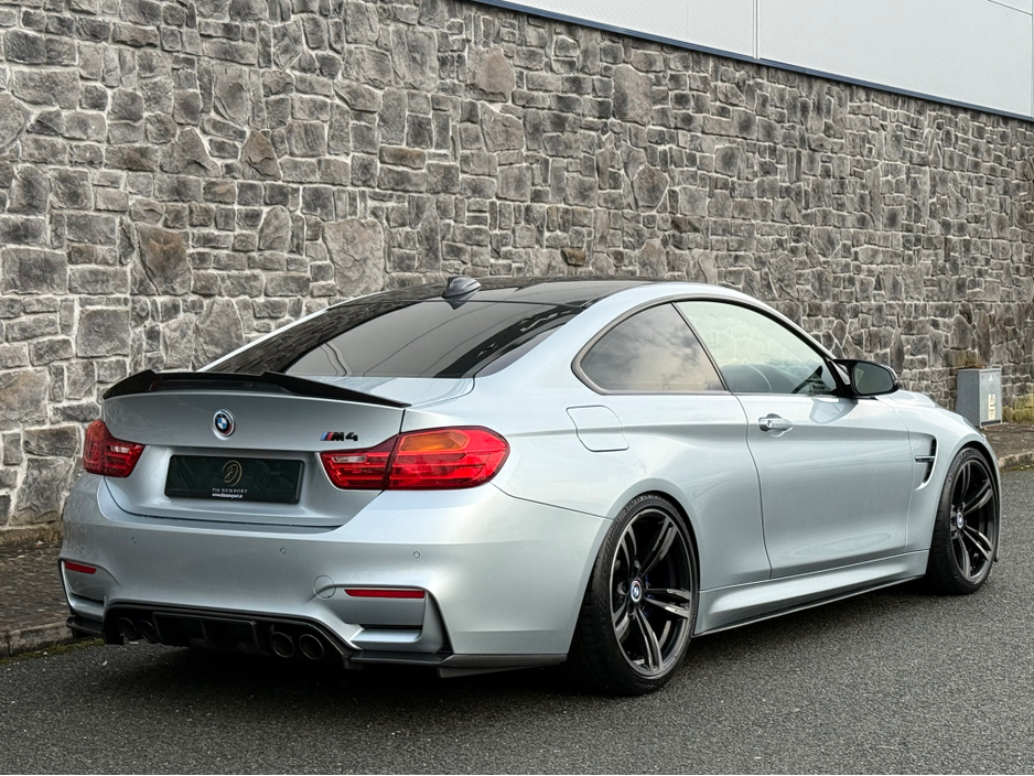 2016 BMW M4 - image 2