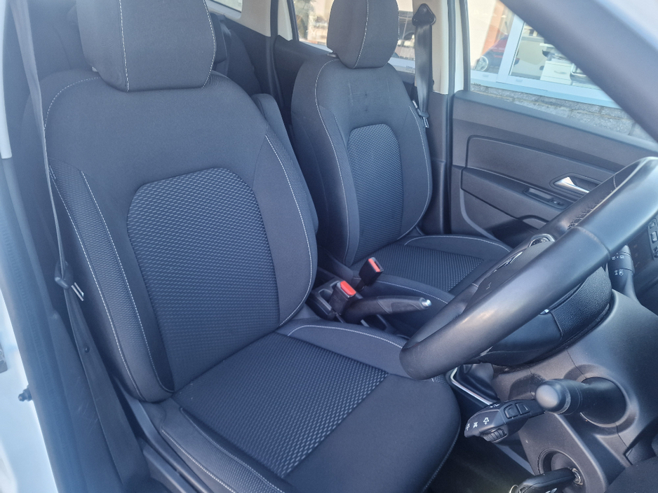 2020 Dacia Duster - image 19