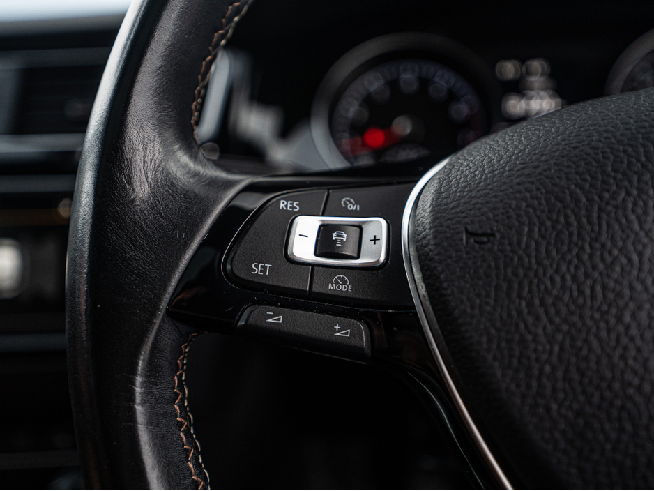 2016 Volkswagen Golf - image 20