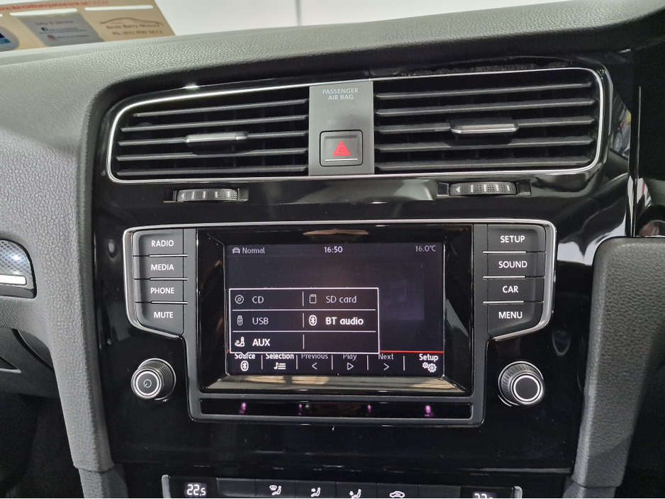 2013 Volkswagen Golf - image 18