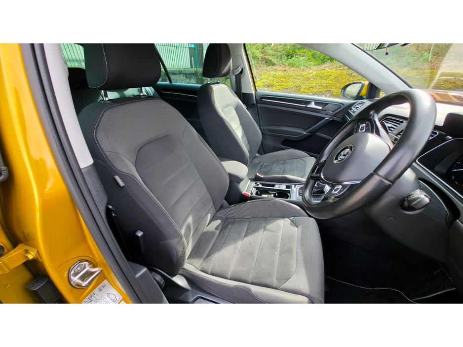 2017 Volkswagen Golf - image 9