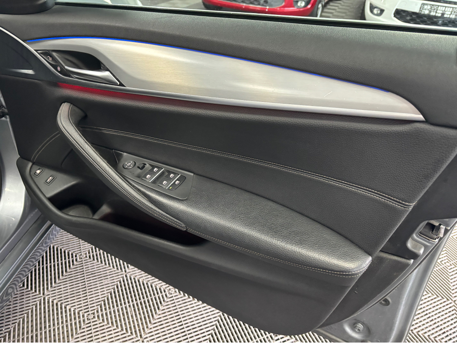 2017 BMW 5 Series - image 6