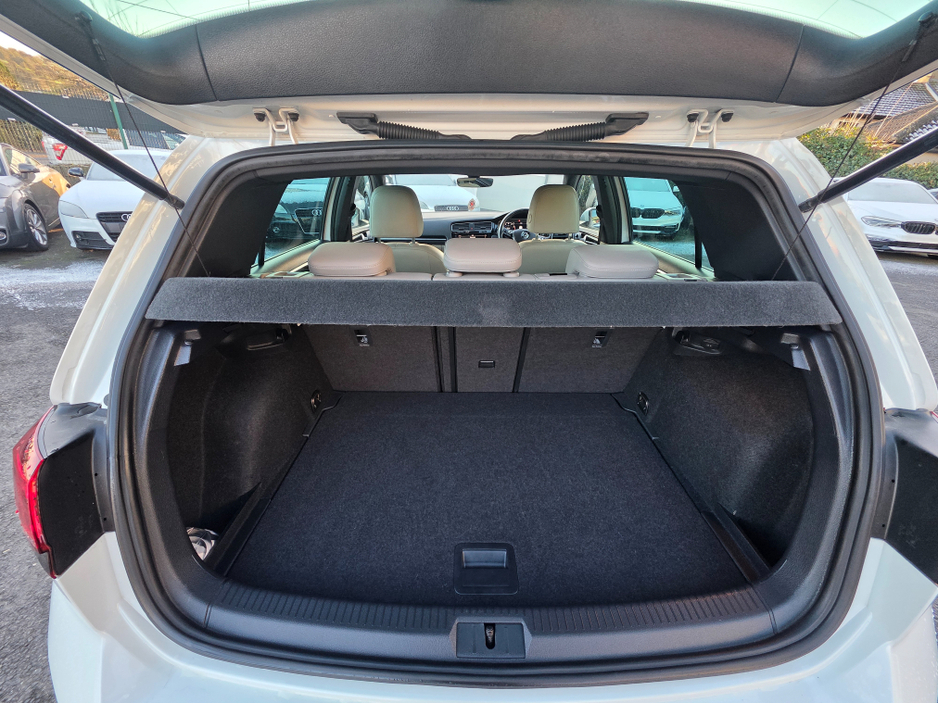 2019 Volkswagen Golf FULL CREAM LEATHER SEATS  ELECTRIC HEATED SEATS SAT NAV PACK - VIRTUAL CLOCKS -REVERSE CAMERA - NAVIGATION - CARPLAY - ANDROID AUTO- BLIND SPOT REAR TRAFFIC ASSIST - DISCOVER PRO €21,950