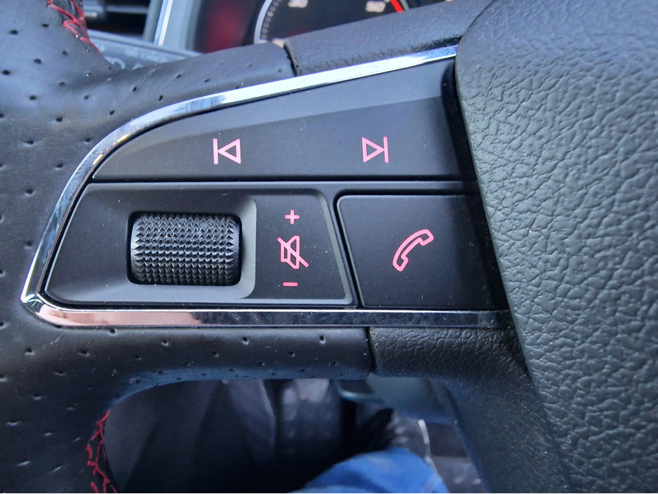 2016 SEAT Leon 2.0 TDI FR TECHNOLOGY-LOW MILES €13,950