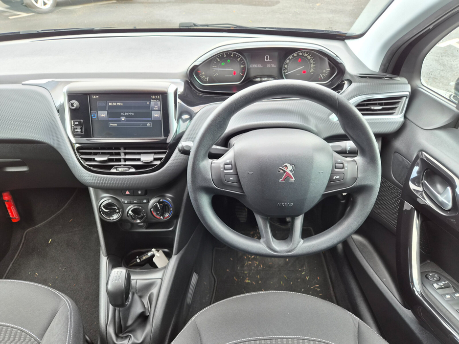 2017 Peugeot 208 - image 12
