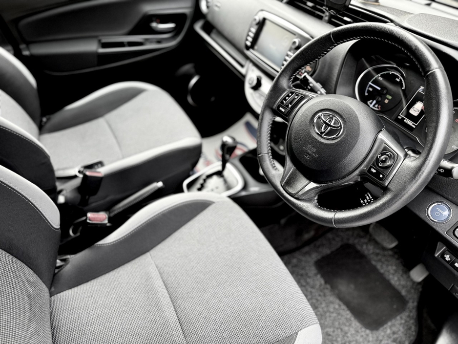 2020 Toyota Yaris - image 17