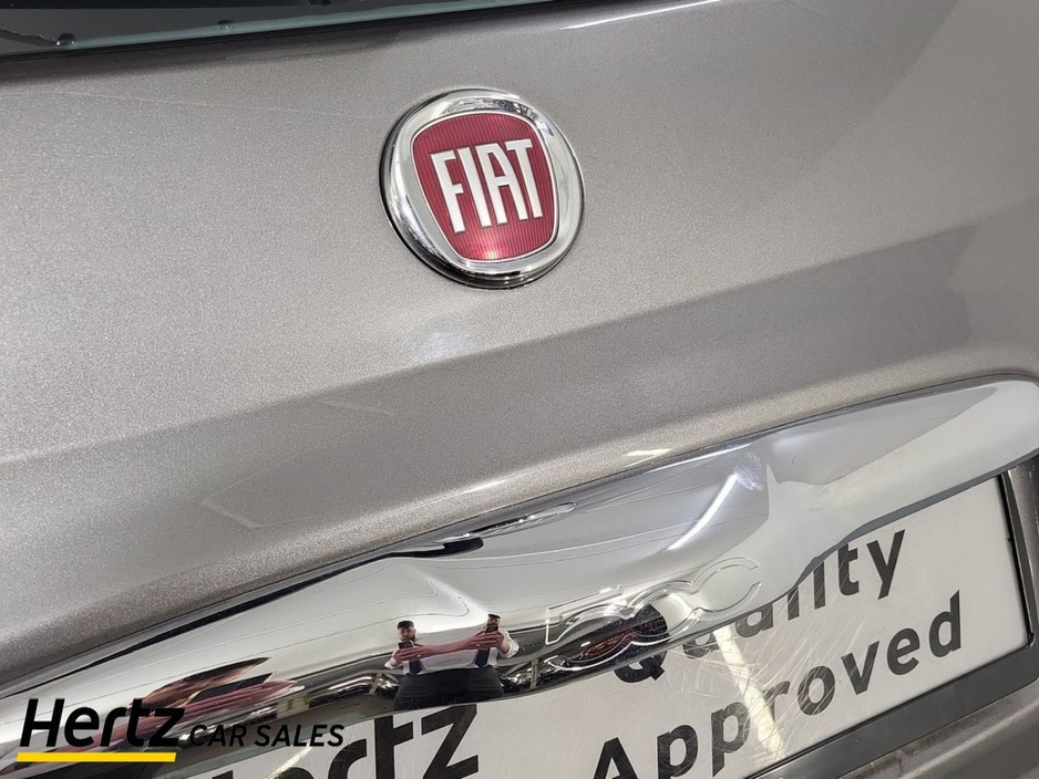 2023 Fiat 500 - image 10