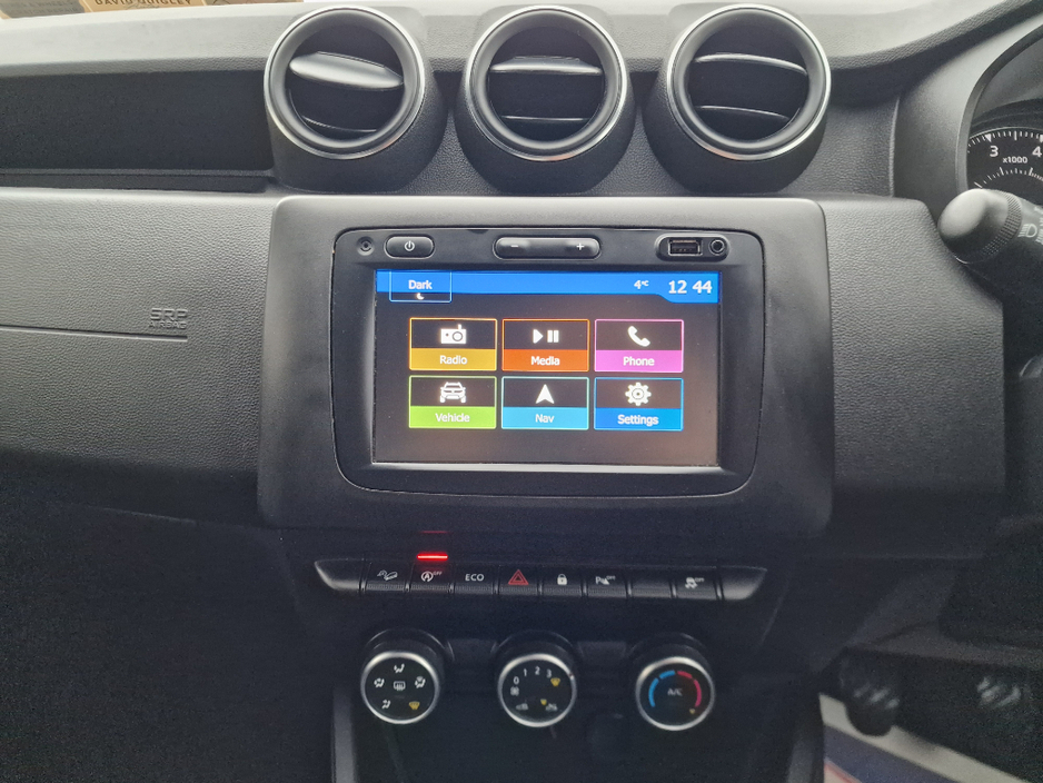 2020 Dacia Duster - image 14