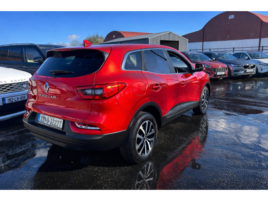 2022 Renault Kadjar - image 2