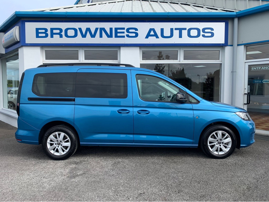 2023 Volkswagen Caddy Maxi - image 4