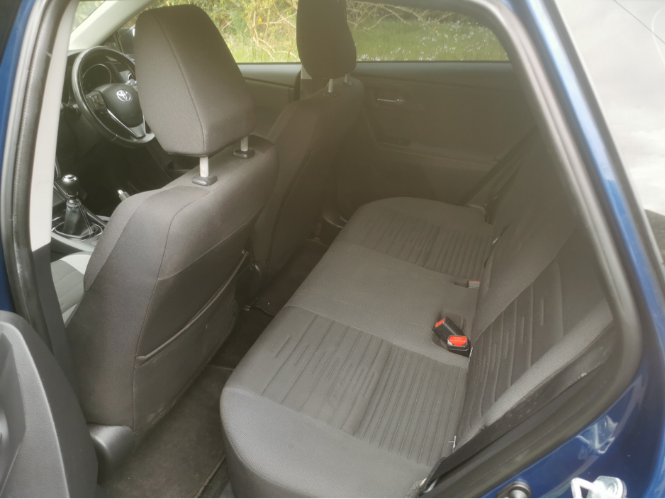 2016 Toyota Auris - image 14