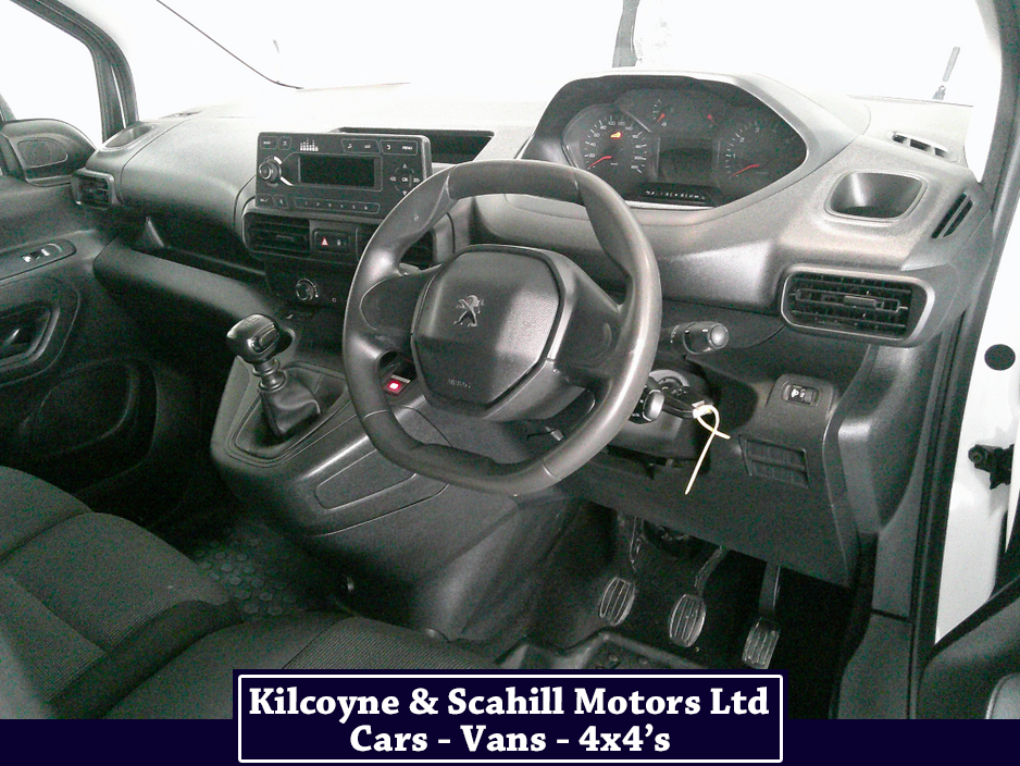 2022 Peugeot Partner - image 18