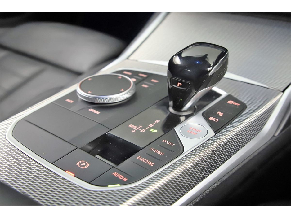 2021 BMW 3 Series - image 20