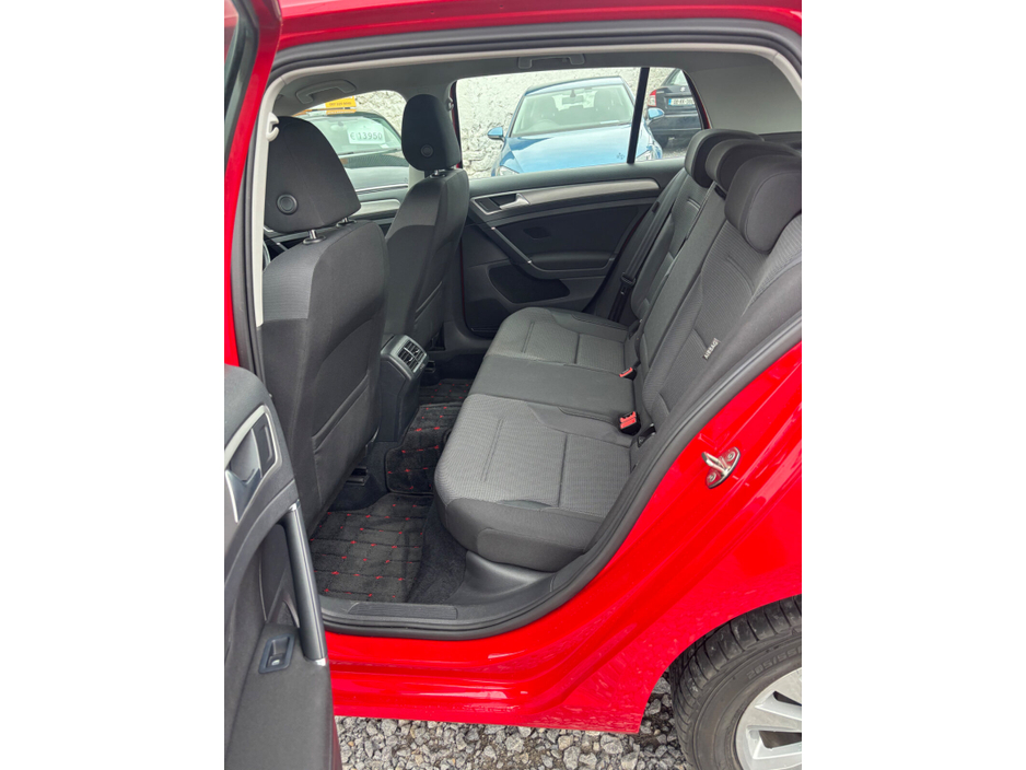 2015 Volkswagen Golf - image 12