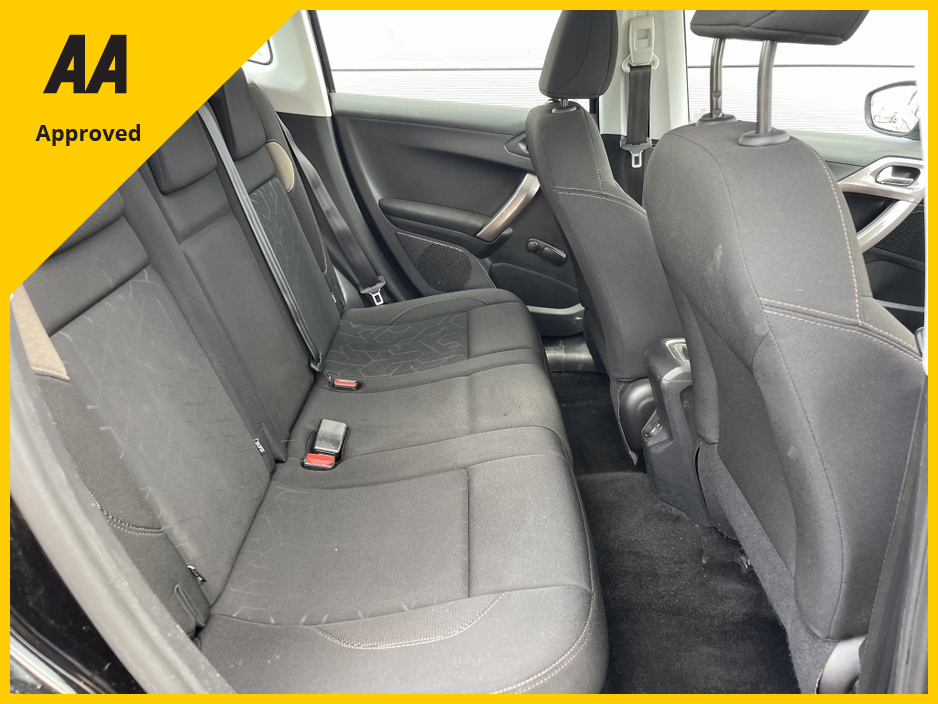 2015 Peugeot 2008 - image 7