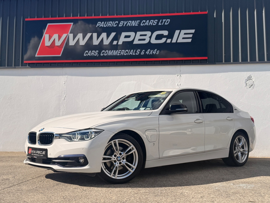 2016 BMW 3 Series - image 5