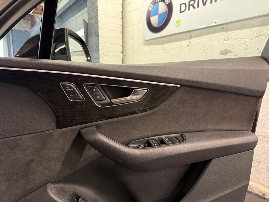 2021 Audi Q7 - image 11