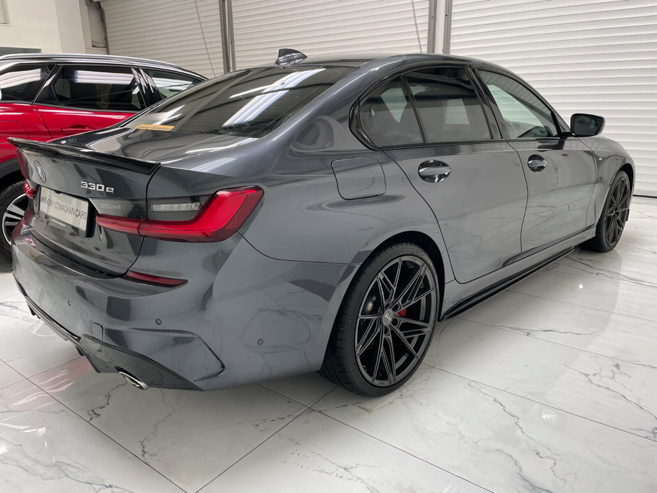 2021 BMW 3 Series - image 2
