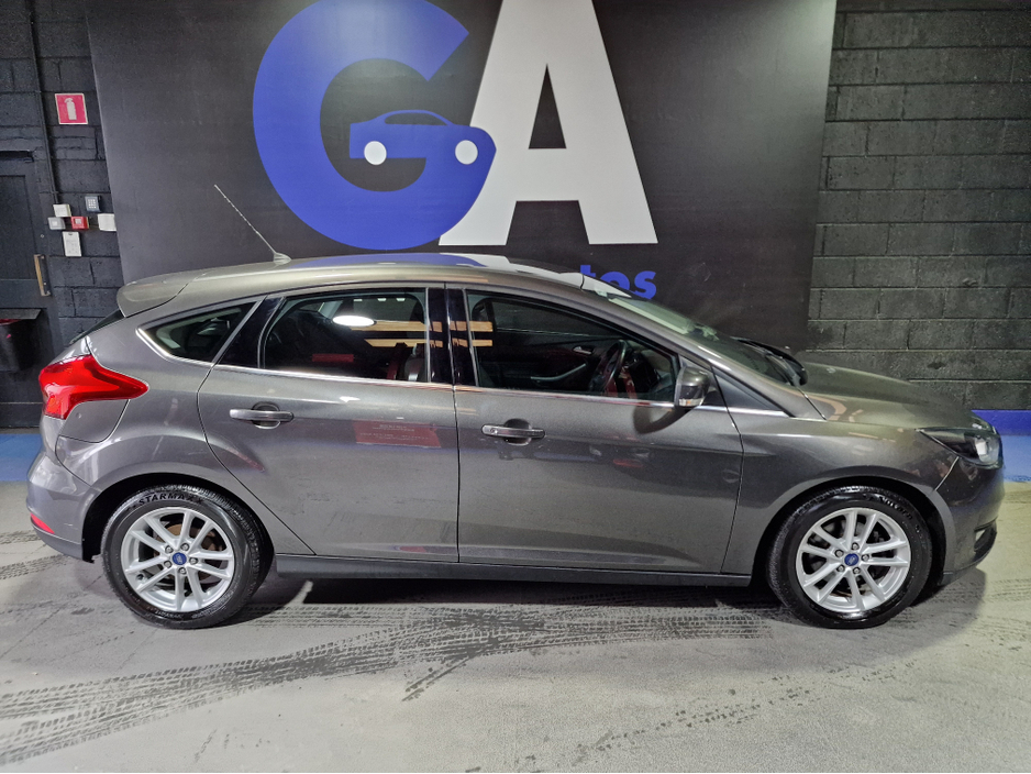 2016 Ford Focus 1.0 T ZETEC-FULL SERV.HISTORY-LOW MILEAGE €10,450