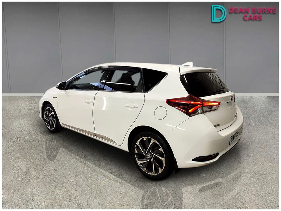 2016 Toyota Auris - image 20