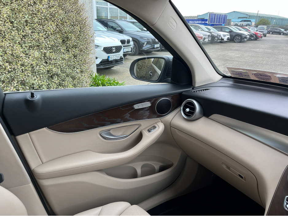 2021 Mercedes-Benz GLC Class - image 16