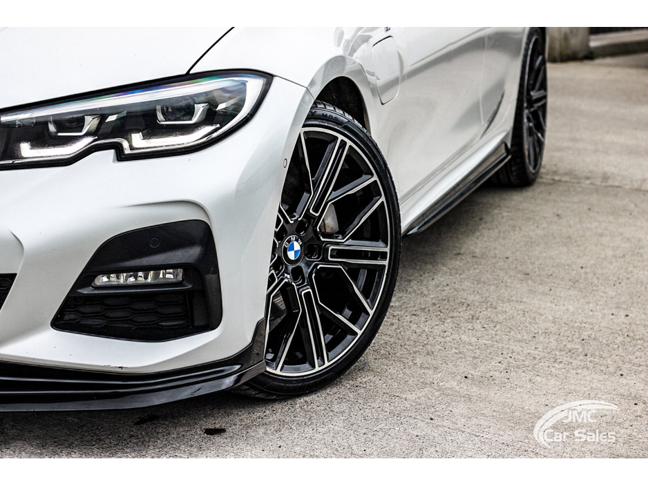 2020 BMW 3 Series - image 2