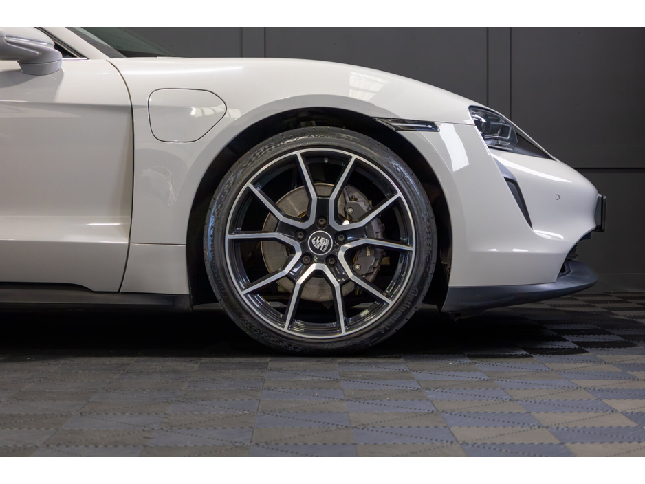 2023 Porsche Taycan Taycan Sport Turismo €71,950