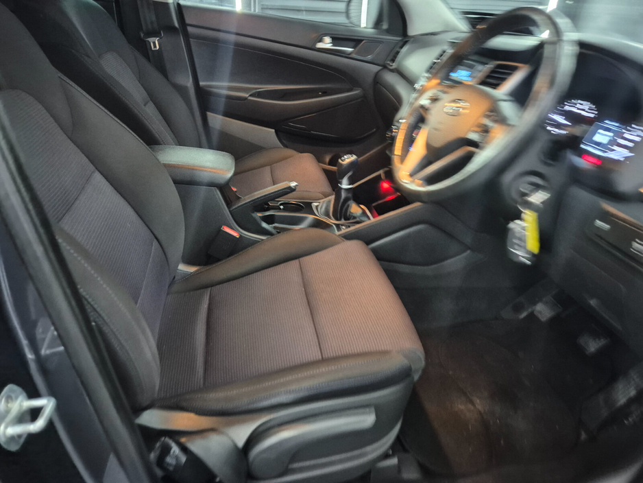 2017 Hyundai Tucson - image 12