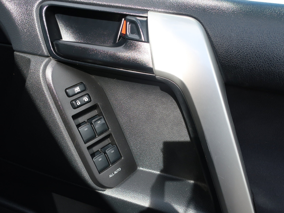 2022 Toyota Landcruiser - image 8