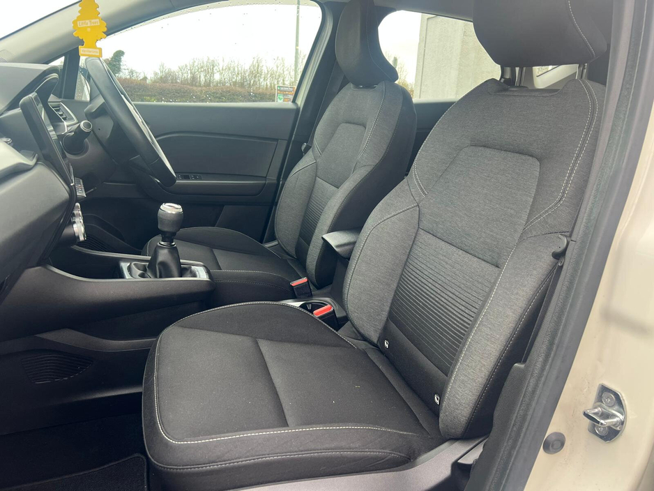2021 Renault Captur TCe 100 Play €16,950