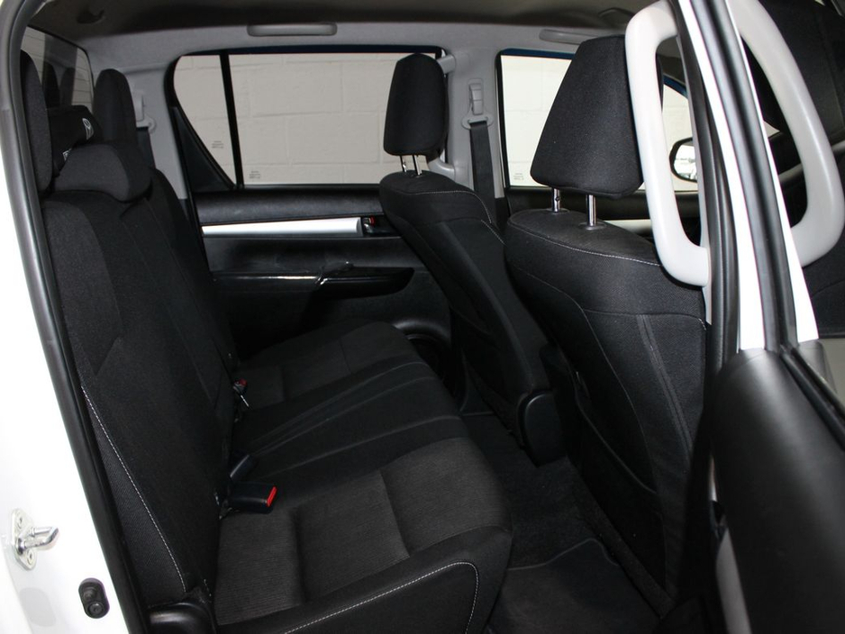 2024 Toyota Hilux - image 13