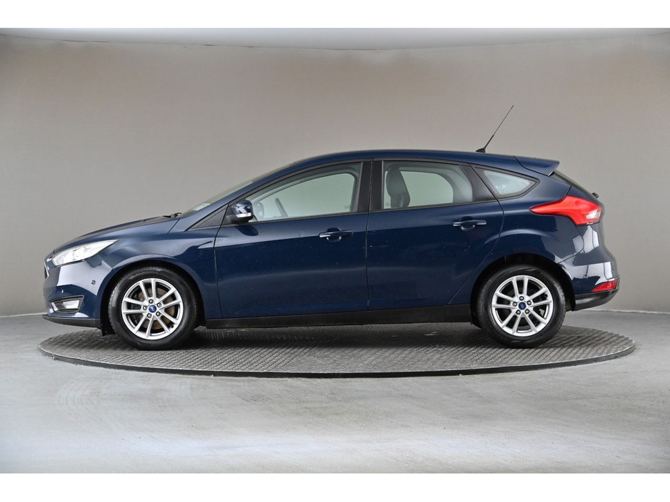 2016 Ford Focus - image 5