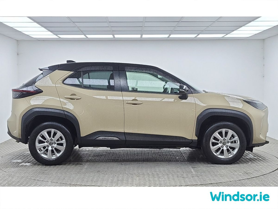 2023 Toyota Yaris Cross - image 12